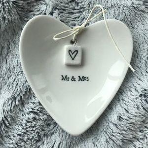 Mr & Mrs Ring Holder